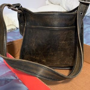 Vintage brown leather shoulder bag coach No. C9D 9966 no lining or coach hangtag